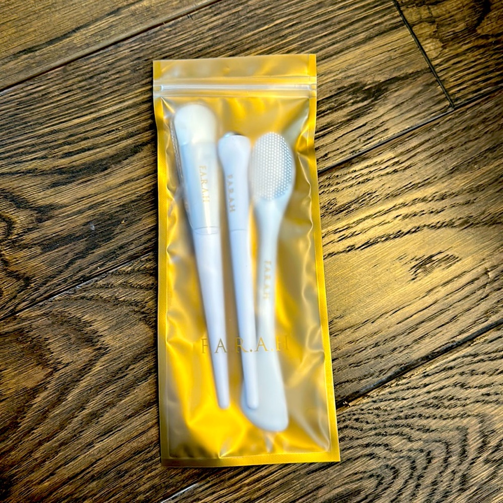Farah facial tools
